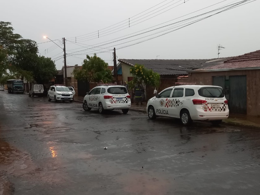 Homem invade casa e esfaqueia violentamente mãe e filha em Américo Brasiliense