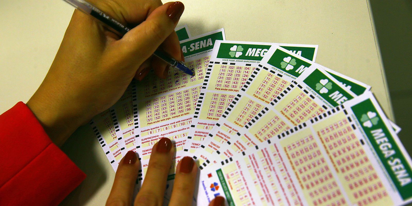 Mega-Sena acumula e prêmio é estimado em R$ 16 milhões