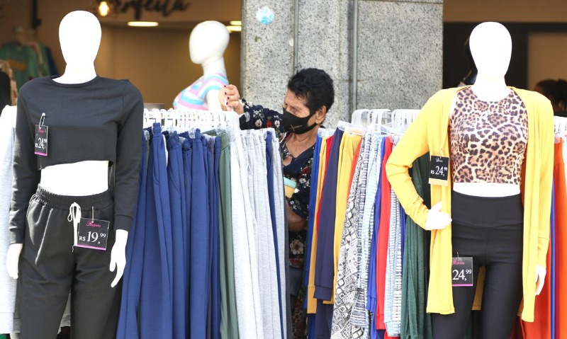 Intenção de consumo dos brasileiros aumenta 3,1% em abril