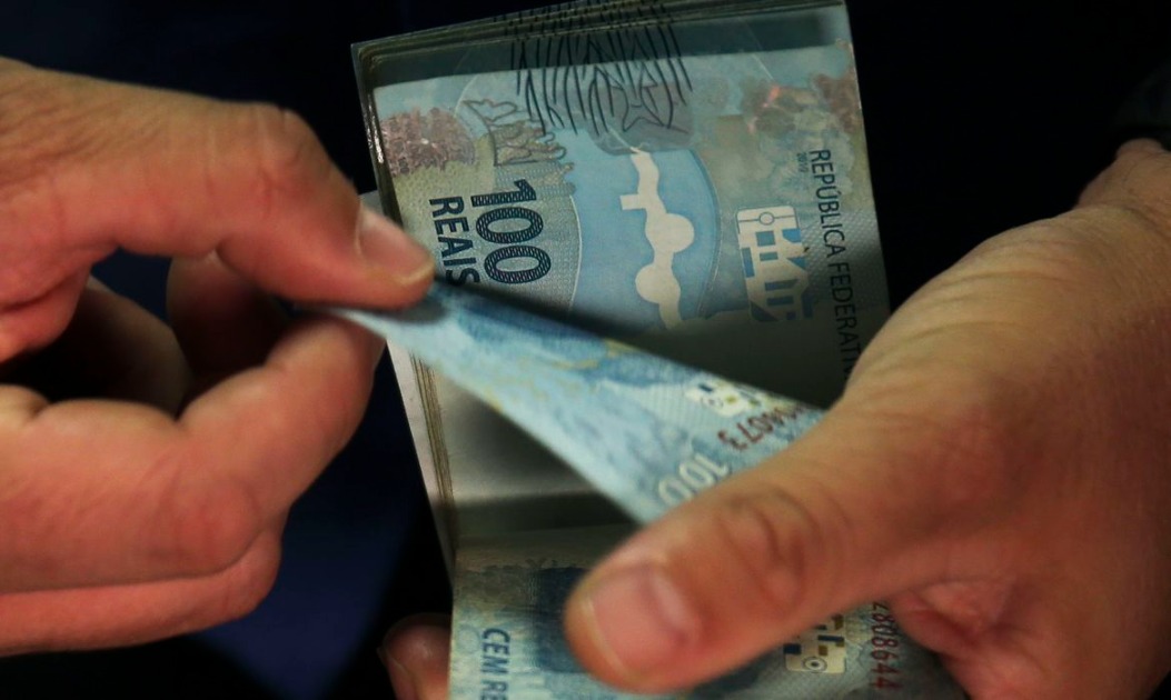 Receita abre hoje (20) consulta a lote residual de restituição do IR; veja valores