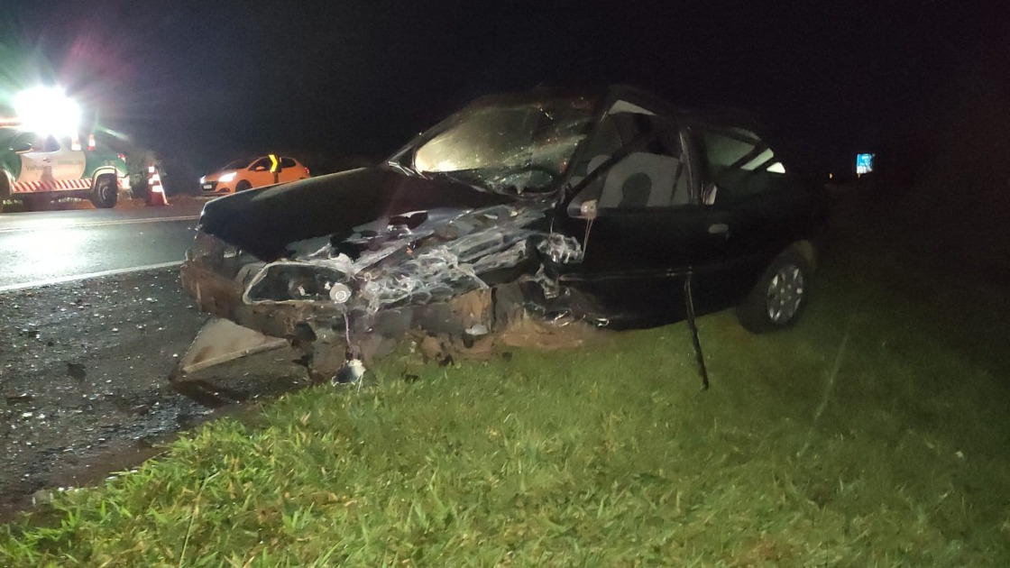 FOTOS: Motoristas ficam feridos após acidente na Rodovia Deputado Aldo Lupo
