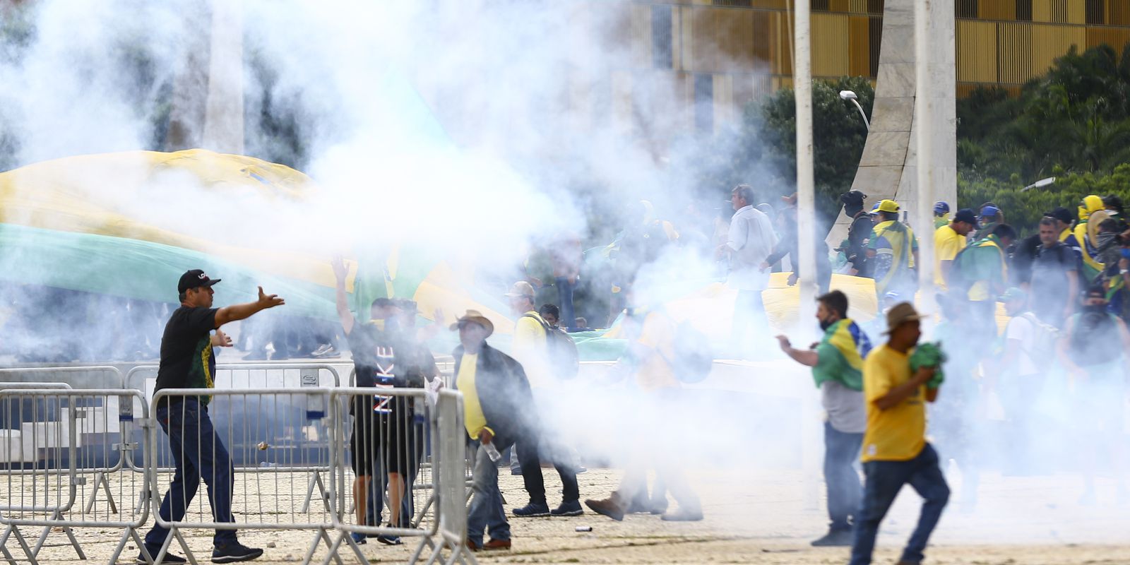 STF torna réus primeiros 100 investigados pelos atos de 8 de janeiro