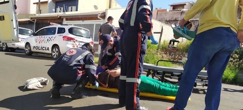 Susto: filha furta veículo e atropela própria mãe