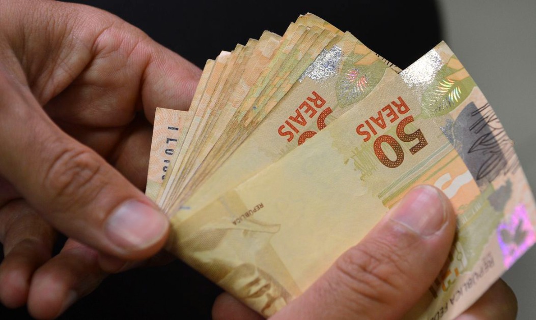 Receita paga hoje (28) restituições de lote residual do Imposto de Renda; consulte