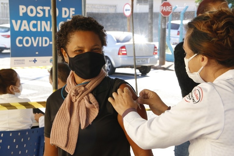 Araraquara amplia vacinação bivalente para população geral; confira os polos