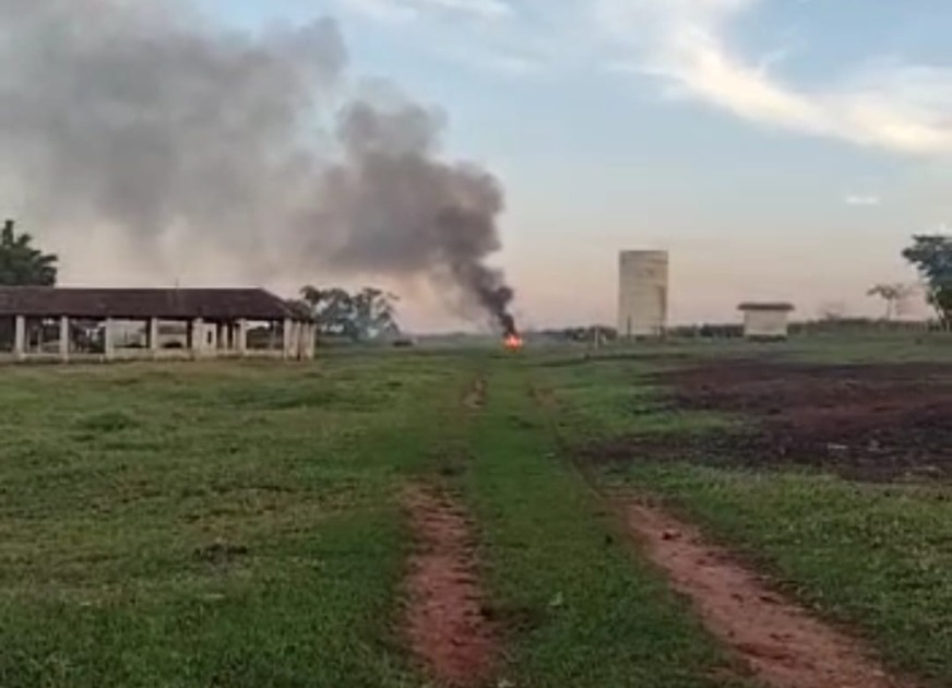 Helicóptero cai e deixa mortos  na zona rural de São Carlos