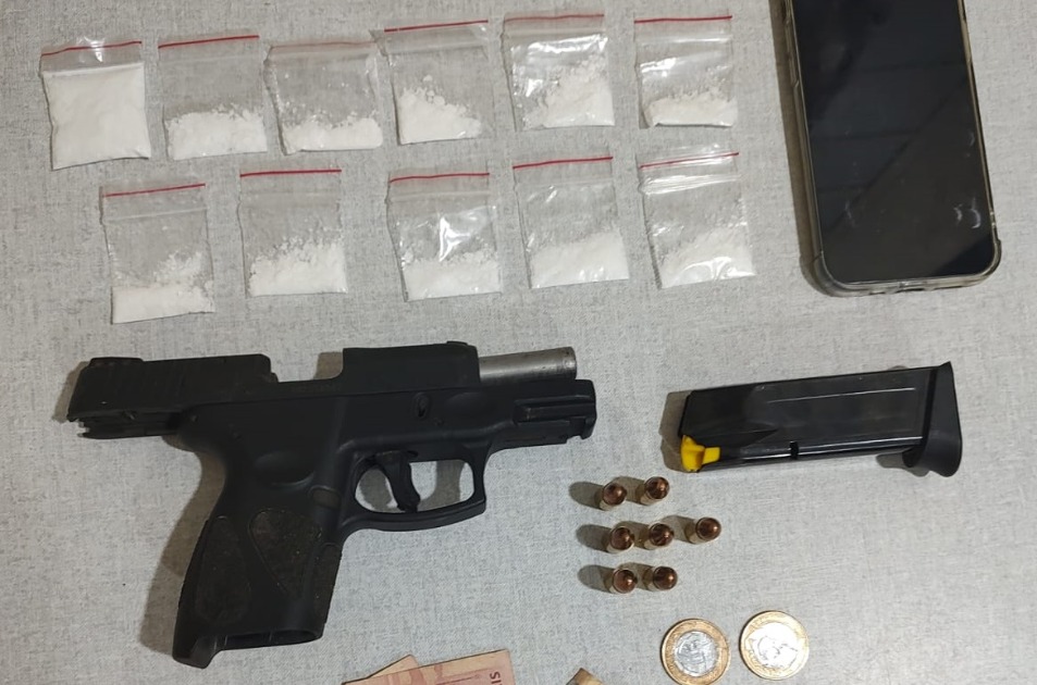 Com pistola 9mm na cintura, homem é preso com drogas em Araraquara