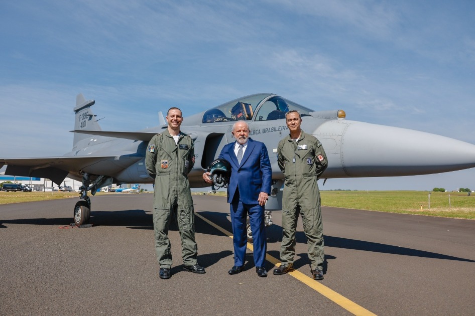 Veja fotos da visita de Lula na Embraer de Gavião Peixoto