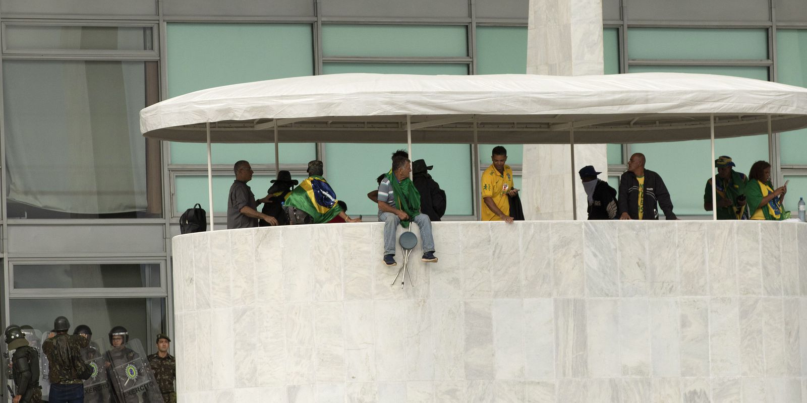 Moraes manda periciar imagens de 8 de janeiro captadas pelo GSI