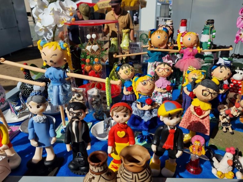 Feira Popular: sábado (13) tem música ao vivo com Nemias Santana e André Peres & Lu Mani