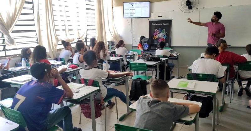 Governo de SP lança edital de concurso público para contratar 15 mil professores
