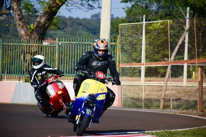 "Desafio de Motonetas" é atração no Kartódromo do Pinheirinho neste domingo (21)