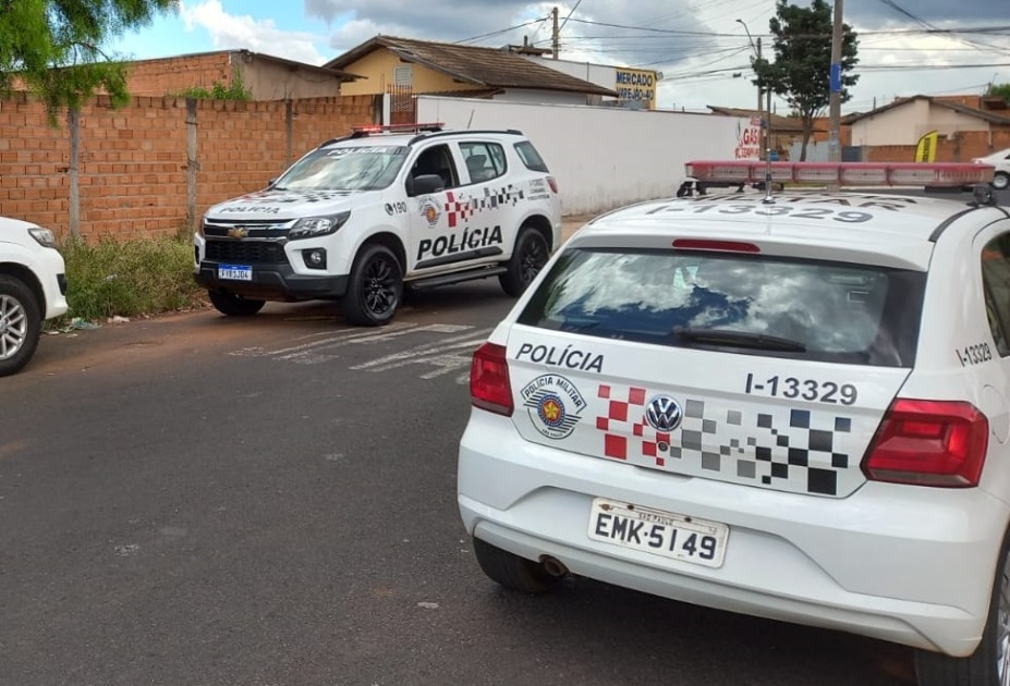 Criminosos armados rendem gerente de posto e levam malote com R$ 14,2 mil