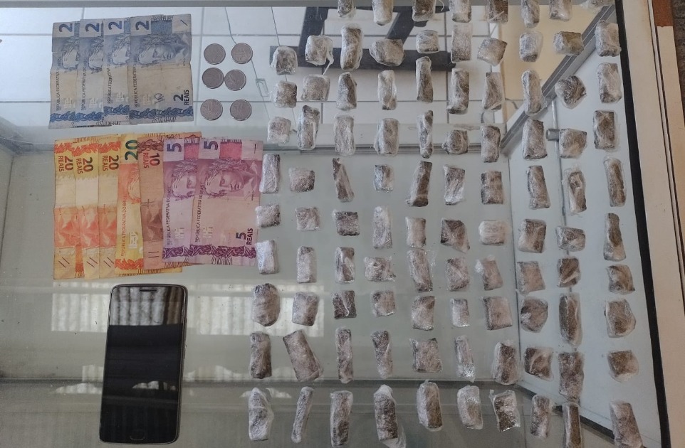Força Tática prende homem por tráfico de drogas em Araraquara
