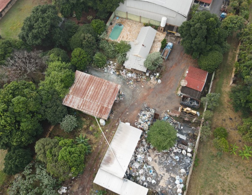 Ferro-velho recebe autuações da prefeitura em Araraquara