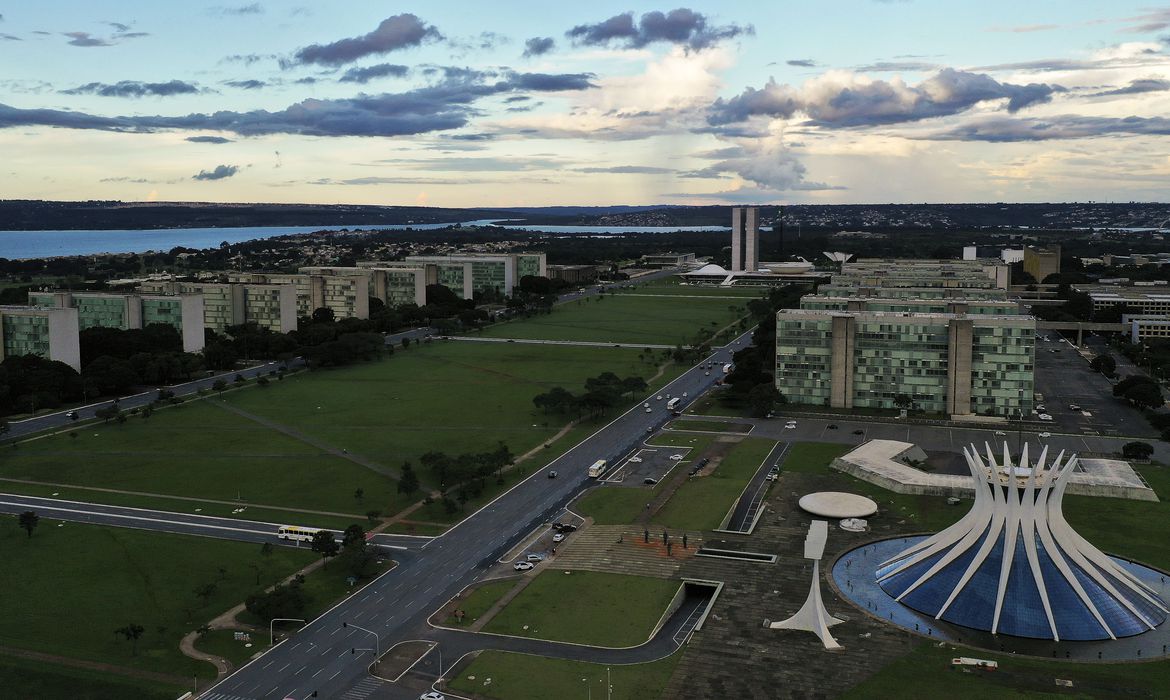 Reforma Administrativa muda regras nos Três Poderes, estados e municípios