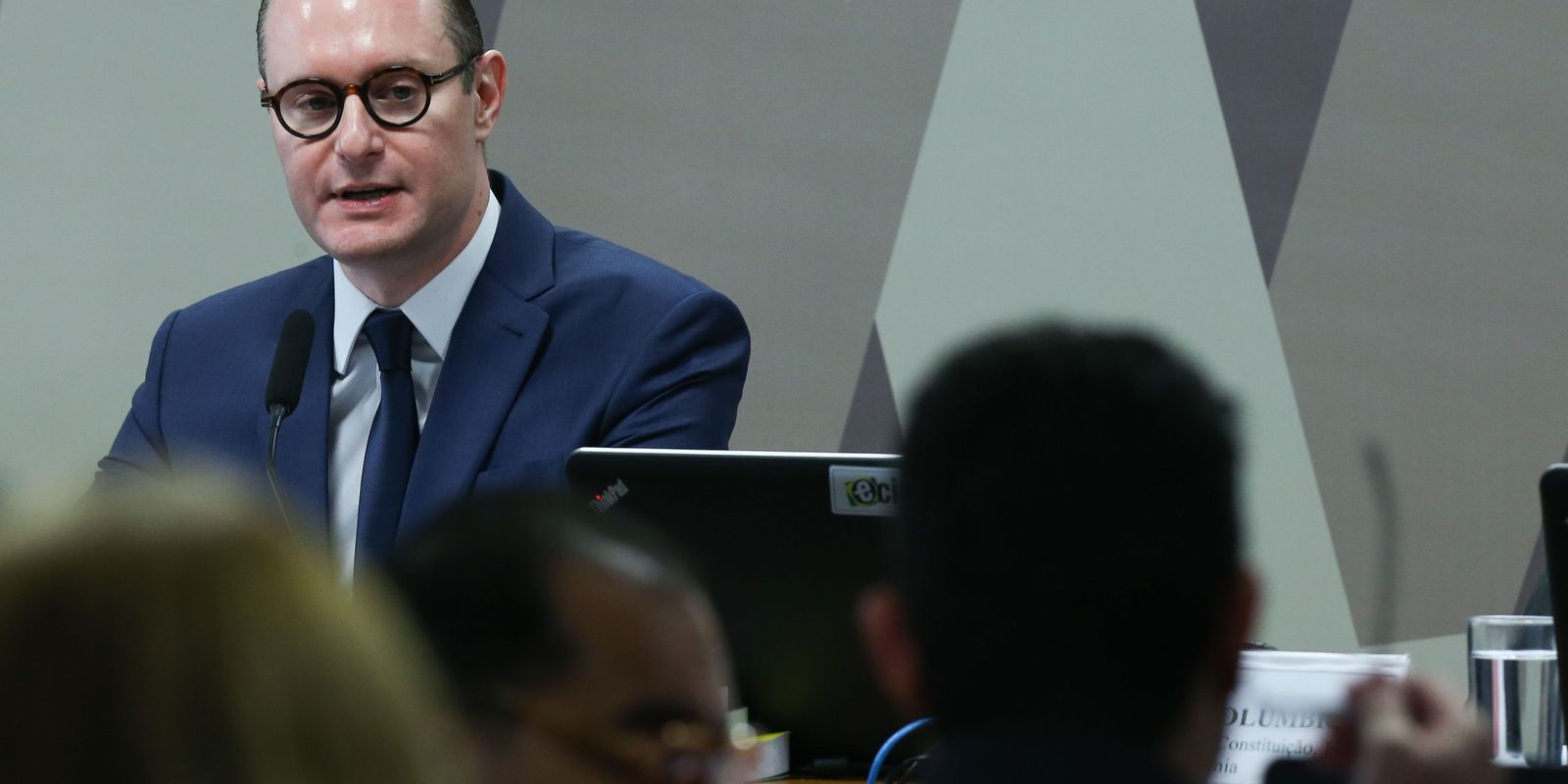 Opinião pública não deve determinar julgamento, afirma Zanin