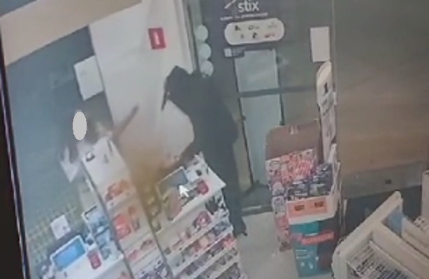 Vítima é gravemente ameaçada durante assalto em farmácia de Araraquara