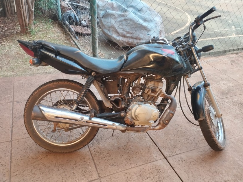 Motociclista abandona moto e foge após fuga da PM no Jardim Arco Iris