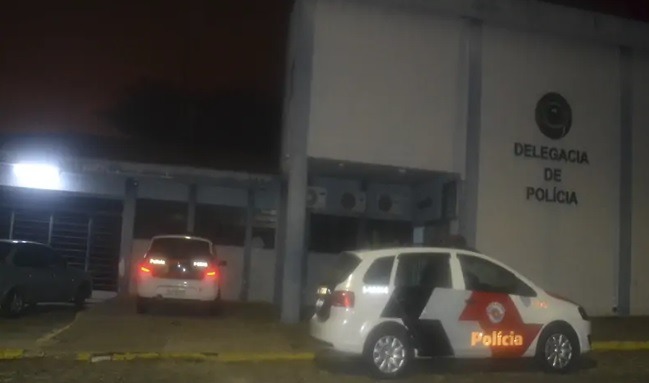 ‘Passa o Dinheiro’: criminoso armado assalta farmácia e leva R$ 3 mil do caixa
