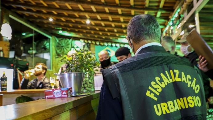 Fiscalização: bares e áreas de lazer descumprem decreto em Araraquara