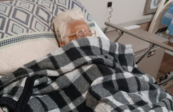 Neta realiza campanha para arrecadar fraldas para avó; veja como ajudar