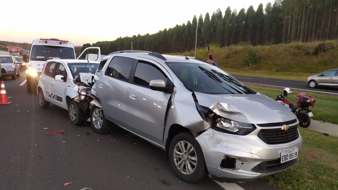 Grave acidente na rodovia Washington Luís deixa 5 feridos na região de Araraquara