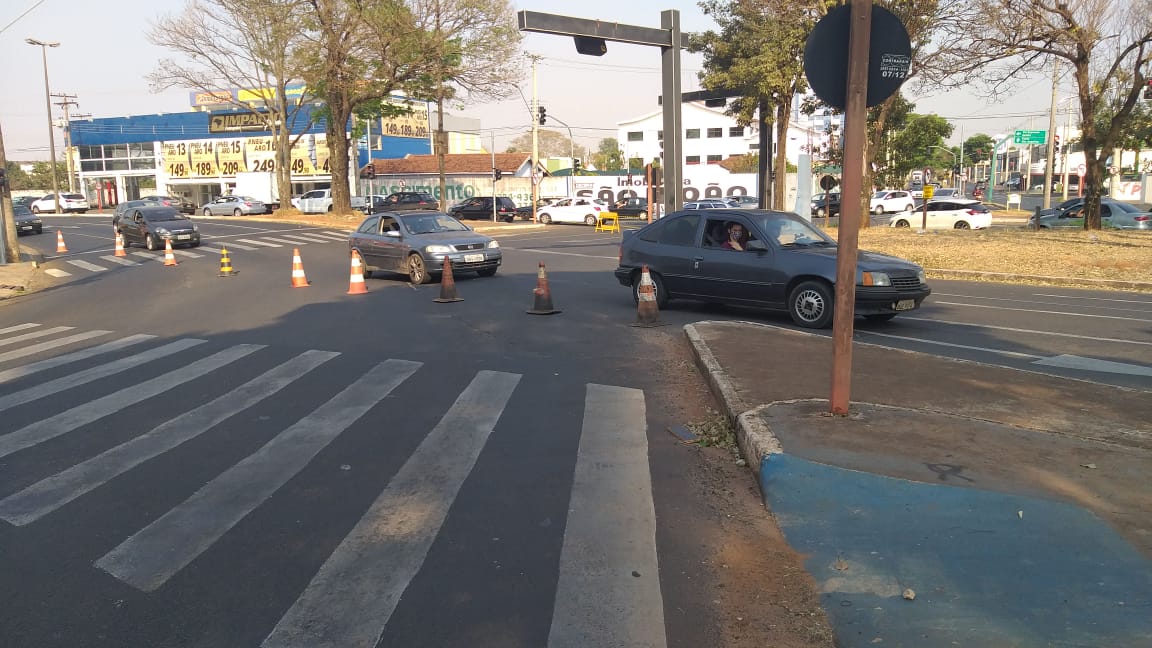 Acesso à Vila Xavier pela Rotatória da Roseiras é interditado