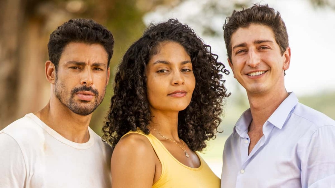 'Terra e paixão': após cena forte de violência contra mulher, Globo exibe telefone de denúncia
