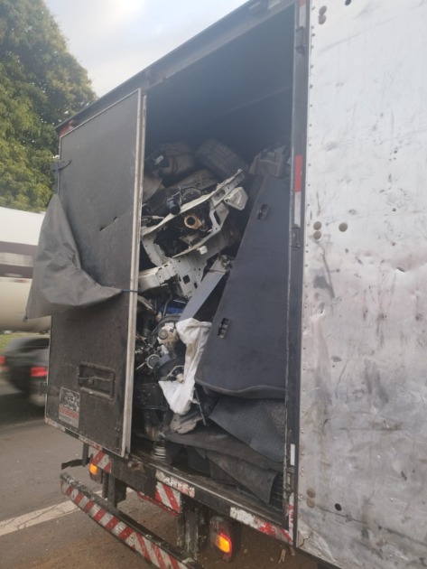 Caminhoneiro é preso com caminhão cheio de peças de carros furtadas e roubadas em Araraquara