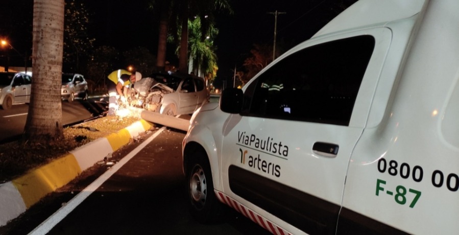 Motorista perde o controle de carro e derruba poste em Boa Esperança do Sul
