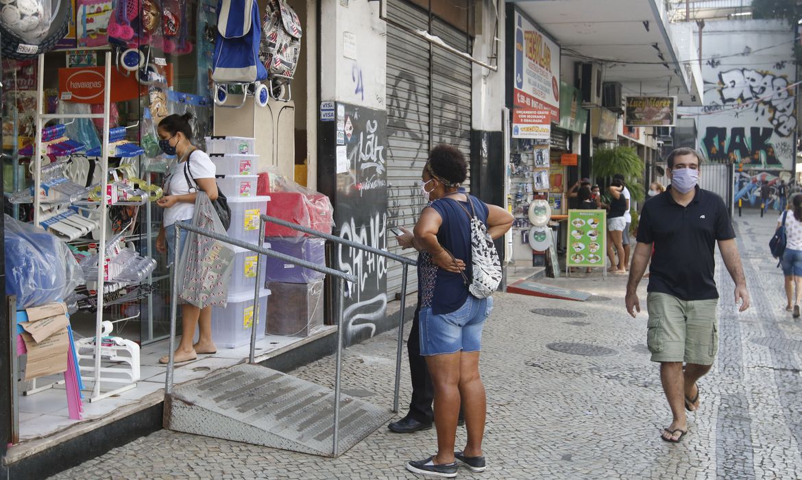 IBGE: covid-19 afeta 38,6% das empresas na 1ª quinzena de agosto