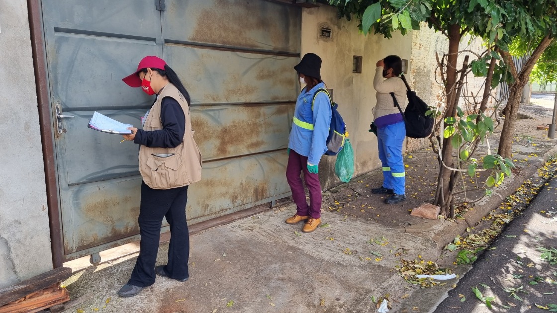 Como distinguir agentes da dengue de possíveis criminosos? Saúde de Araraquara alerta