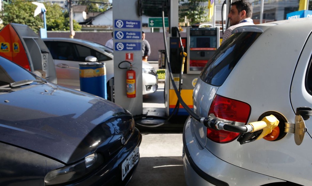 Petrobras anuncia reajuste no preço da gasolina para distribuidoras; veja os valores
