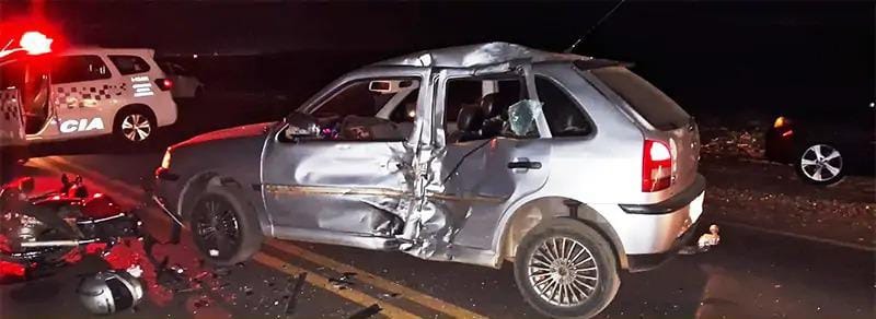 Acidente entre carro e moto deixa frentista gravemente ferido em Matão