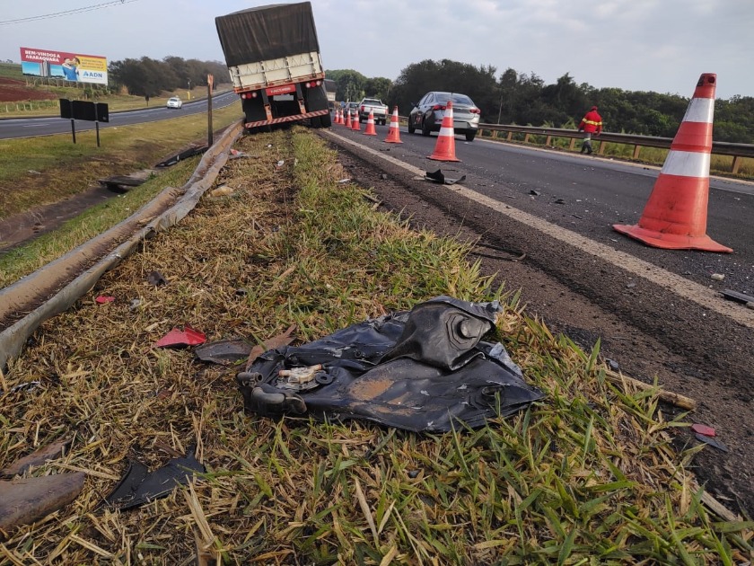 Acidente envolvendo caminhões, moto e três veículos deixa feridos na Washington Luís (SP310) em Araraquara