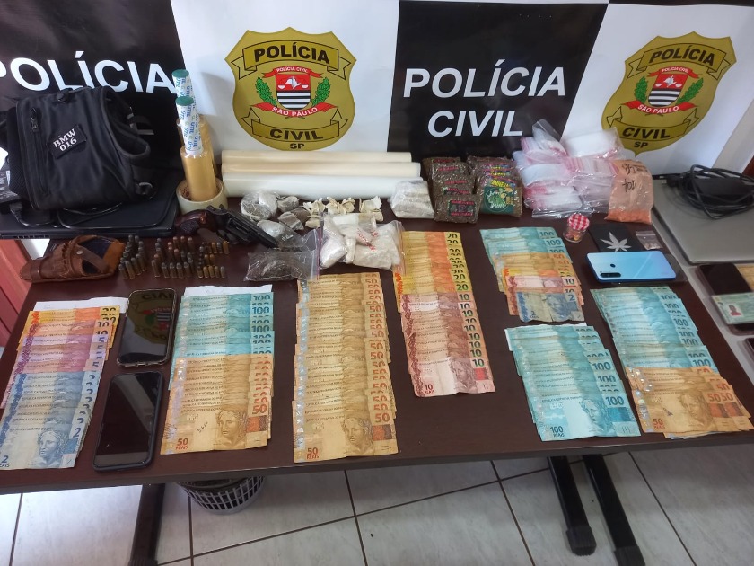 Operação de combate ao tráfico apreende drogas e R$ 40 mil em Araraquara; cinco foram presos