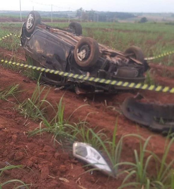 Jovem morre após veículo capotar em vicinal de Nova Europa