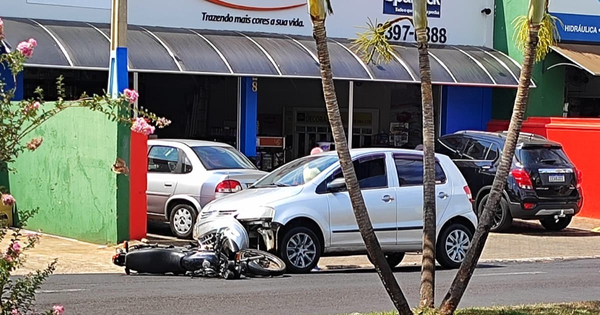Entregador fica ferido após ser atropelado por carro e tem a moto arrastada por 30 metros na Alameda Paulista