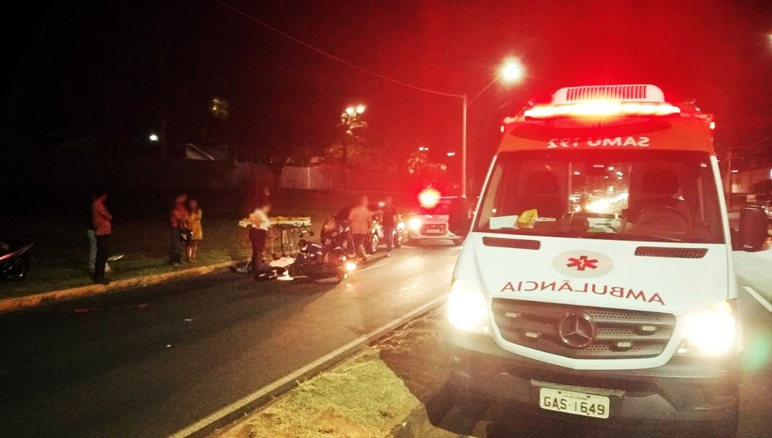 Motociclista fica ferida após bater em dois carros na José Barbieri Neto