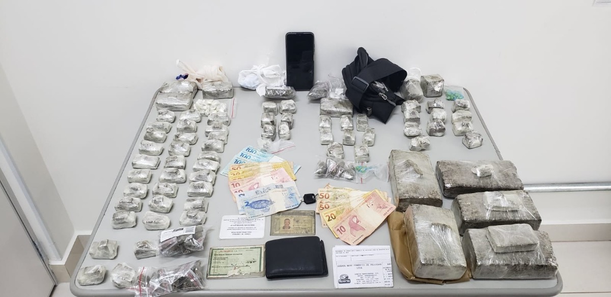 Jovem é preso com drogas após tentar fugir da Rocam no Santana