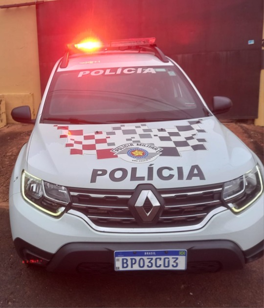 PM apreende drogas em ponto de venda em Araraquara; adolescente foi apreendido