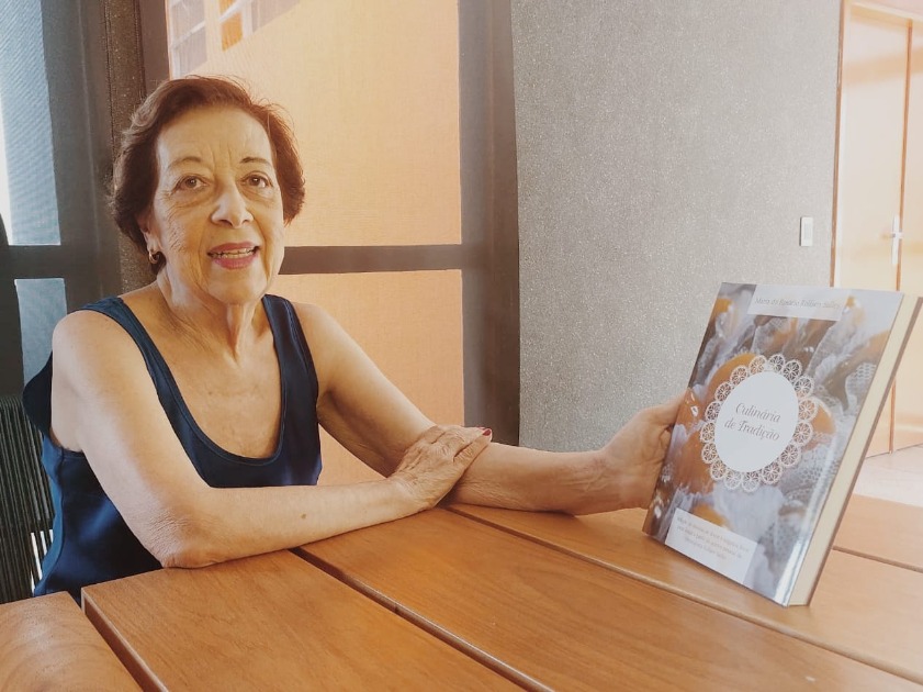 Livro da professora Maria do Rosário Rolfsen Salles homenageia mãe e apresenta legado da culinária araraquarense