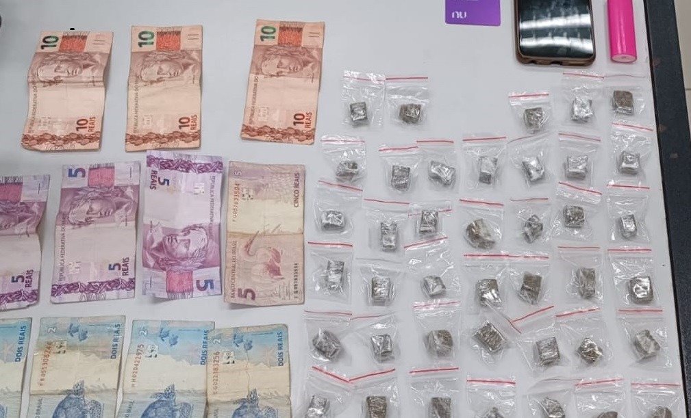 Jovem é preso por tráfico de drogas em Araraquara; maconha e cocaína foram apreendidas