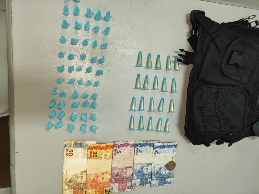 Força Tática prende dois homens por tráfico de drogas no Romilda Barbieri