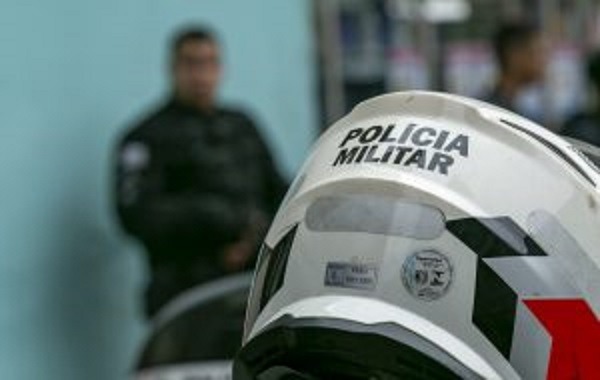Com faca na mão, jovem ameaça e rouba idoso no Santana