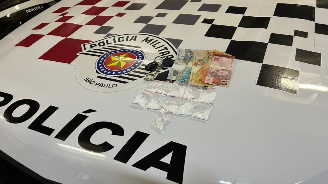 Polícia detém dupla por tráfico de drogas em Araraquara; um foi preso