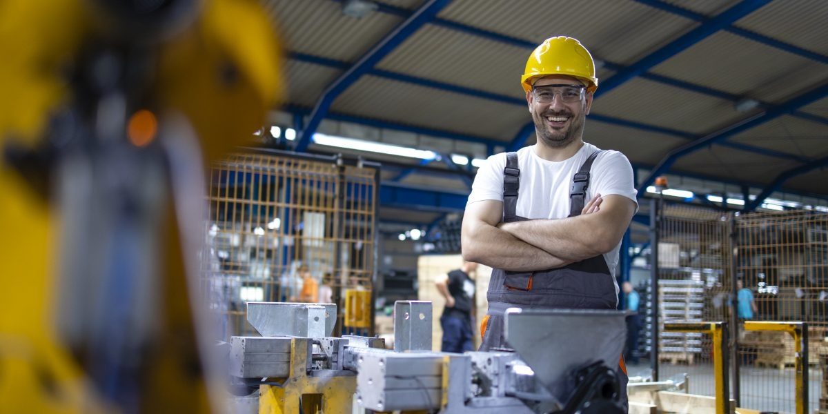 PAT de Araraquara abre vagas para auxiliar de produção, costureira e mecânico