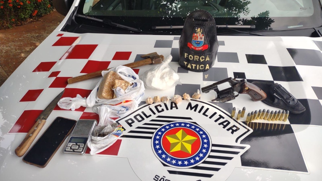 Homem é preso com arma, droga e dinheiro em residência na região de Araraquara