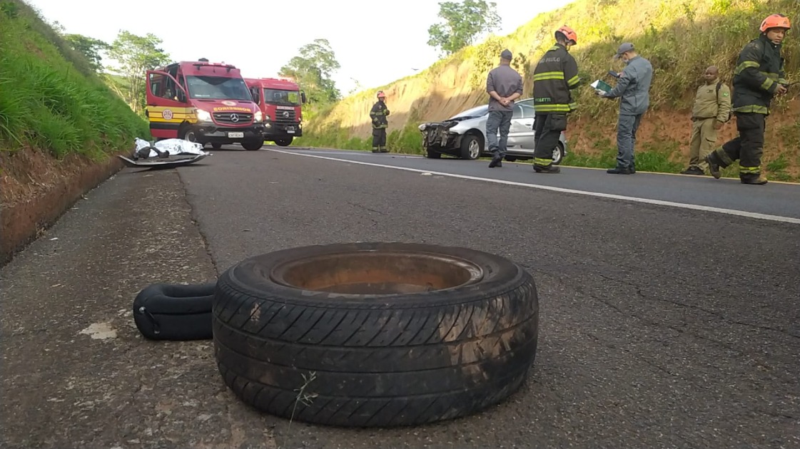 Motorista é ejetado para fora de carro e morre após capotamento na SP-215